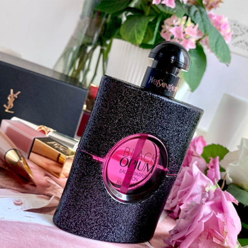 بلک اوپیوم نئون ایو سن لورن زنانه بلک اوپیوم نئون ایو سن لورن زنانه