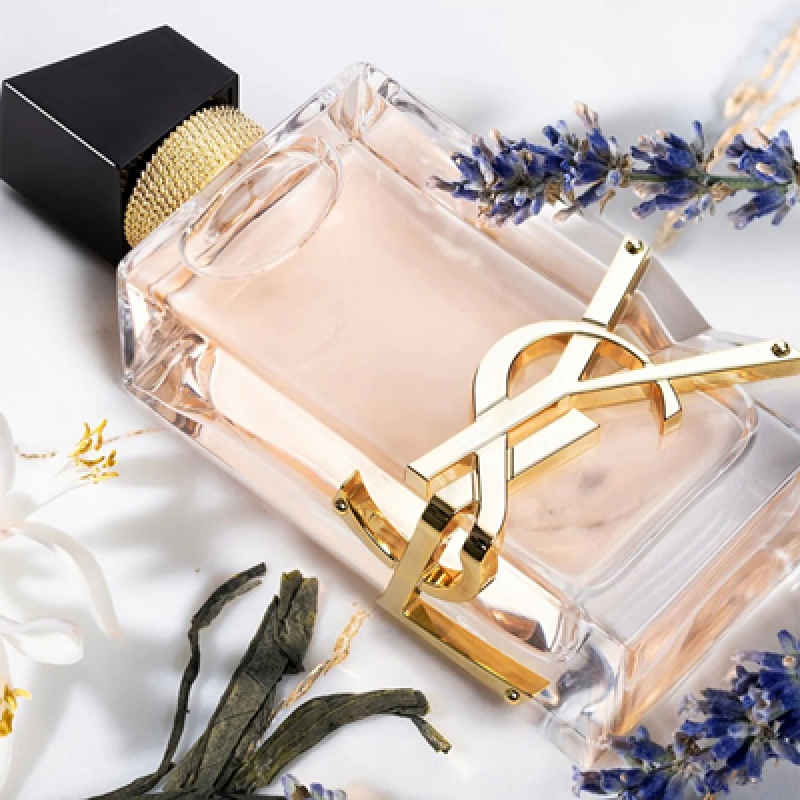 لیبر ادوتویلت ایو سن لورن زنانه لیبر ادوتویلت ایو سن لورن زنانه