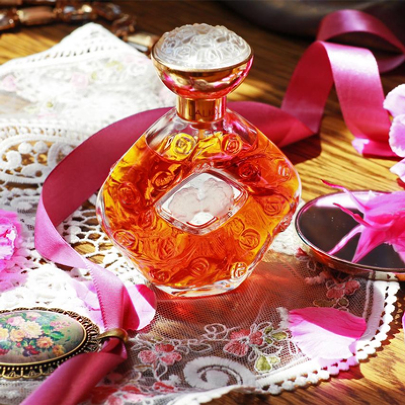 له بیسر لالیک زنانه له بیسر لالیک زنانه